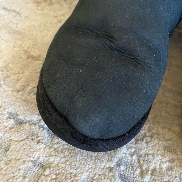 Ugg Bailey Bow II Black Short Boots Sheepskin Lined Suede Leather: 4 - Picture 3 of 10